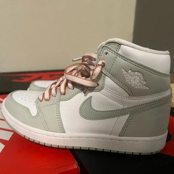Jordan 1 Retro High OG
I Seafoam (Women's) - Picture 4 of 9
